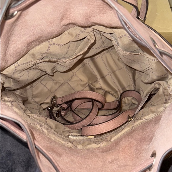 Steve Madden Pink and Cream Shoulder Bag with Textured Knit Design - Picture 4 of 7